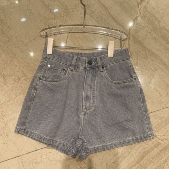 Casual Relaxed-Fit Denim Shorts with a High Waist for a Slimming Look - Picture 1 of 9